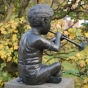 Bronzeskulptur Peter der Flötenspieler auf Säule 