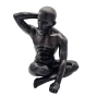 Bronzeskulptur "Sitzender Mann mit erhobenem Arm"