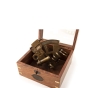 Authentic Models Sextant in einer Holzbox