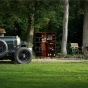 Kolonialstil Bar im Garten mit Oldtimer