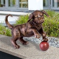 Edition Strassacker Bronzeskulptur "Hund mit Ball"