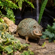 Edition Strassacker Bronzeskulptur "Igel mit Apfel"