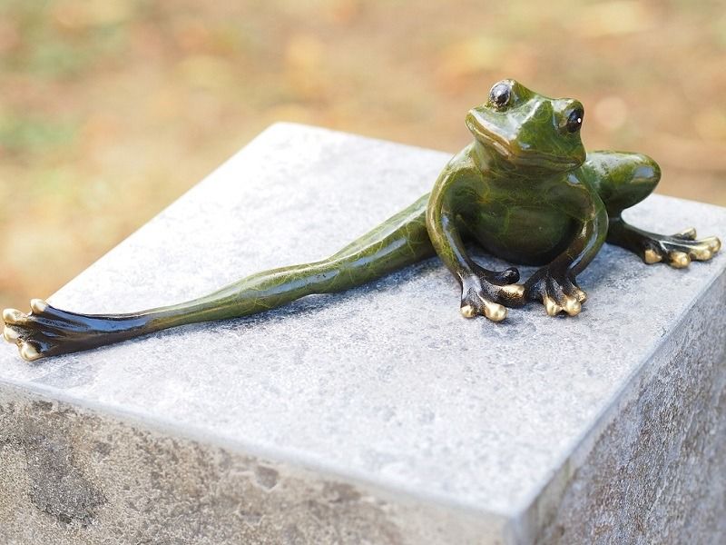 Bronzeskulptur Lustiger Frosch Mit Ausgestrecktem Bein Kunsthandel Lohmann De