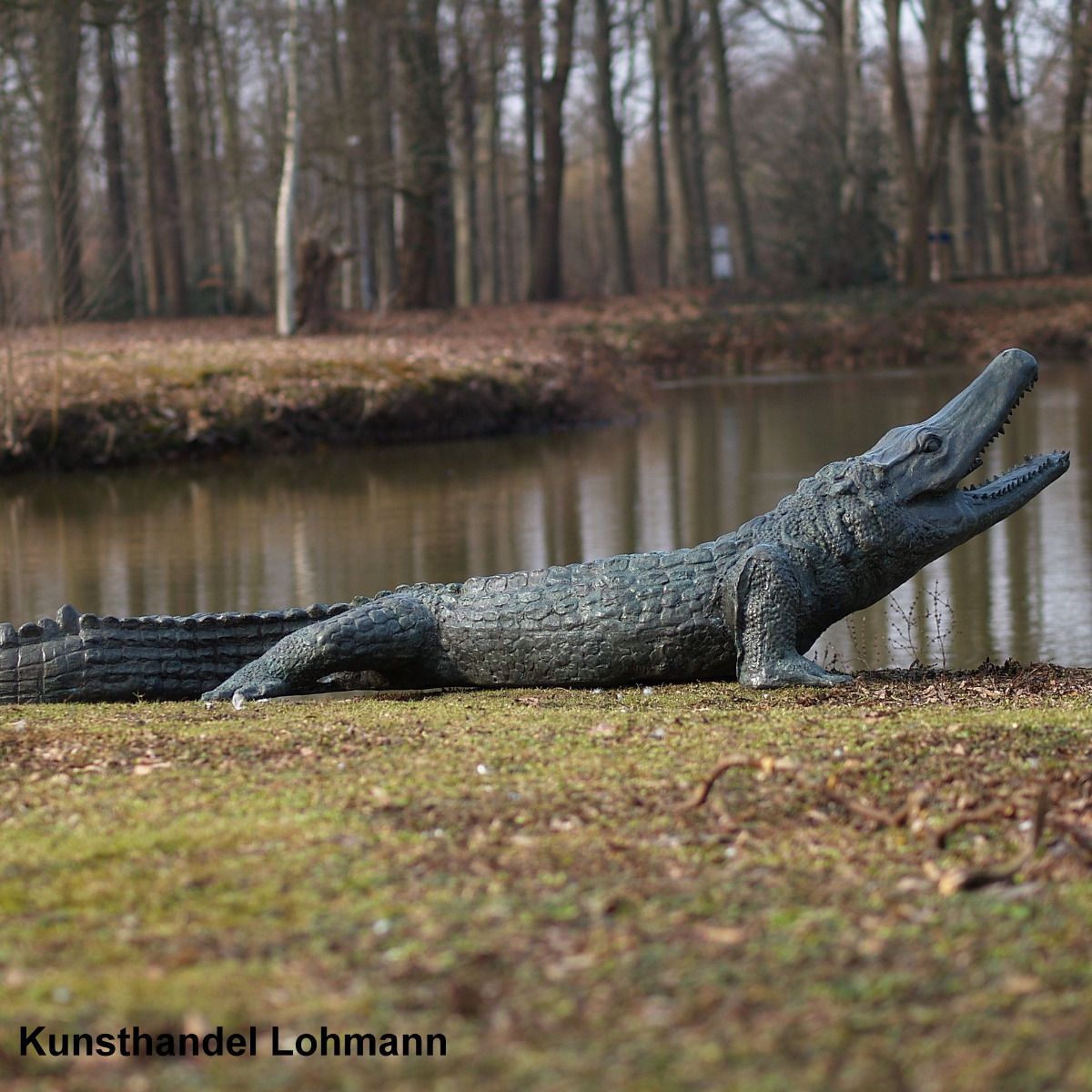 Lebensgroßes Krokodil aus Bronze als Wasserspeier ...